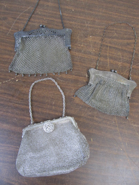 lot 103 image: Nice Group of 3 Antique Mesh Purses