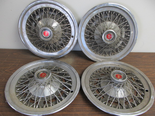 lot 116 image: Set of 4 Matching Vintage FORD Spoked Hubcaps