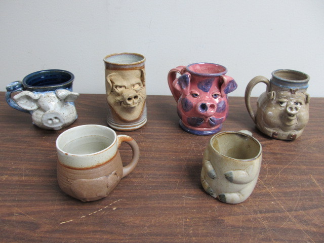 lot 119 image: Lot of Large Figural Stoneware Pig Mugs