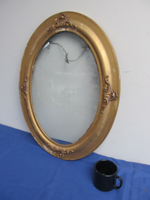 lot 125 image: Antique Gilt Wood Convex Glass Oval Picture Frame