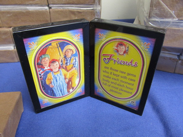 lot 126 image: Large Group of NEW Small Picture Frames 