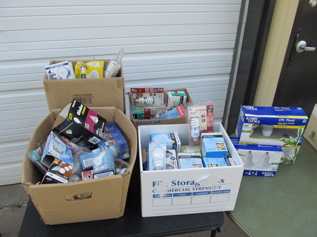 lot 130 image: HUGE Lot of Assorted Unused Light Bulbs