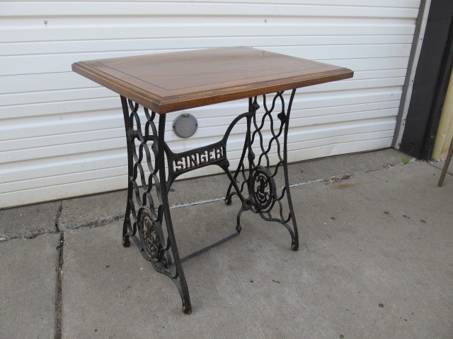 lot 131 image: Beautiful Antique Cast Iron Singer Sewing Machine Table