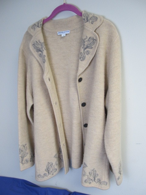 lot 133 image: Vintage PENDLETON Ladies Wool Sweater