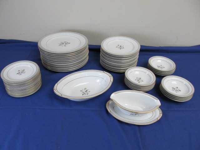 lot 134 image: Large Set of NORITAKE Holbrook China