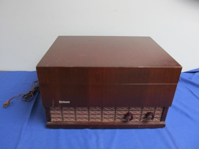 lot 139 image: WORKING 1959 WEBCOR Musicale Record Player