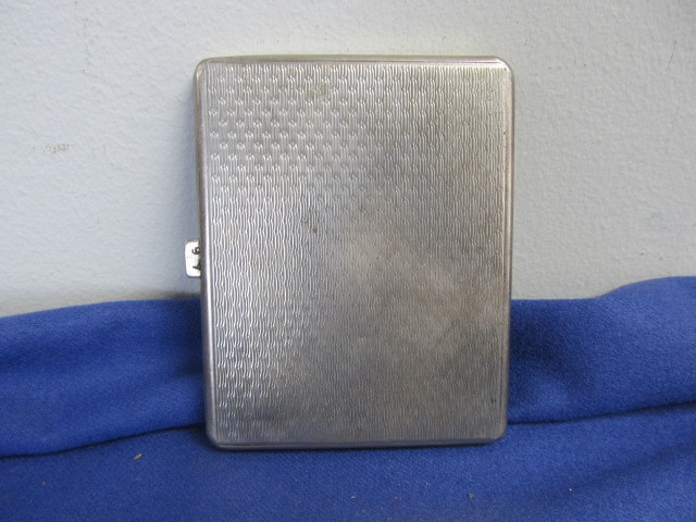lot 142 image: Vintage 800 Silver Card Case