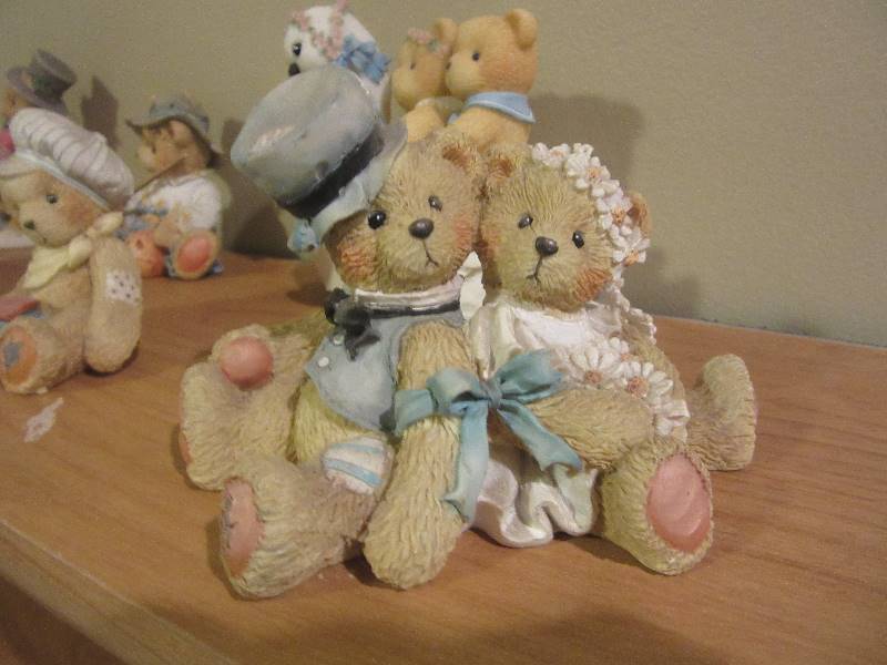 lot 59 image: Cherished Teddies