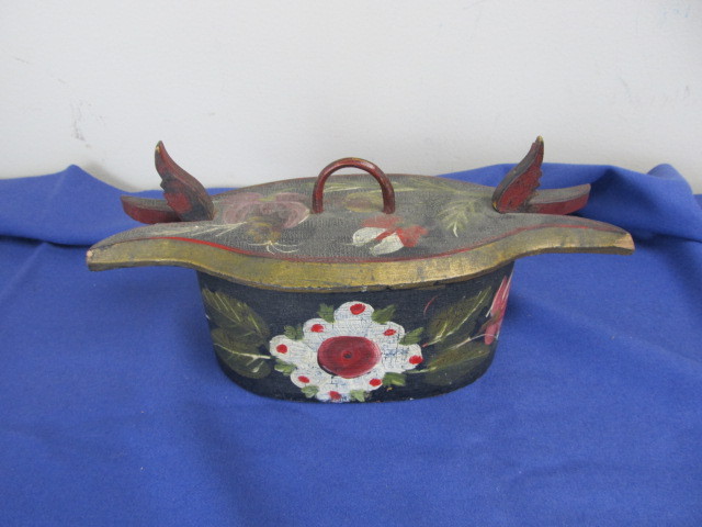 lot 147 image: Antique 19th Century Scandinavian Painted Tine Box