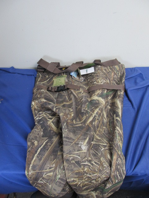 lot 149 image: BRAND NEW Ducks Unlimited RealTree Size 13 Waders