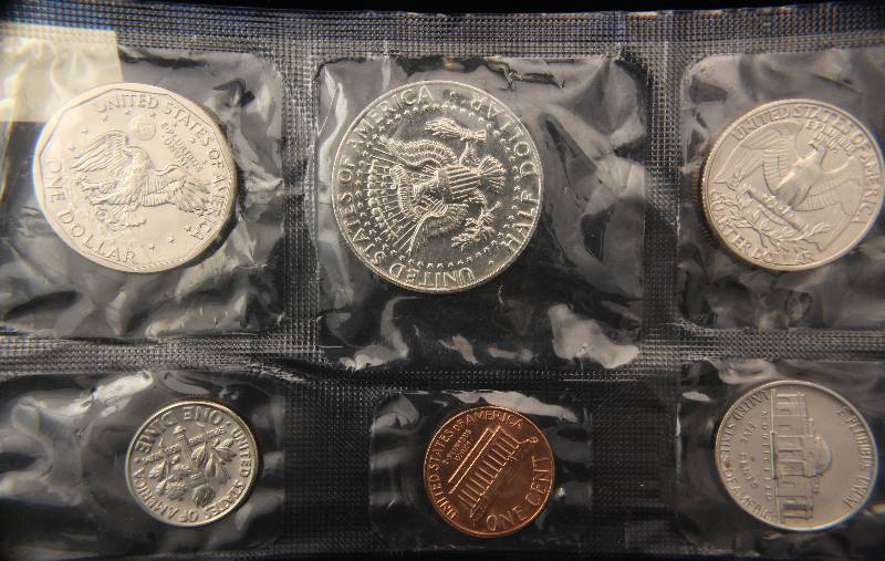 1981 US MINT SET (6 COINS INCLUDING SBA DOLLAR)