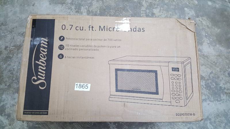 Sunbeam 0.7 Cu. Ft. 700-Watt Countertop Microwave Oven