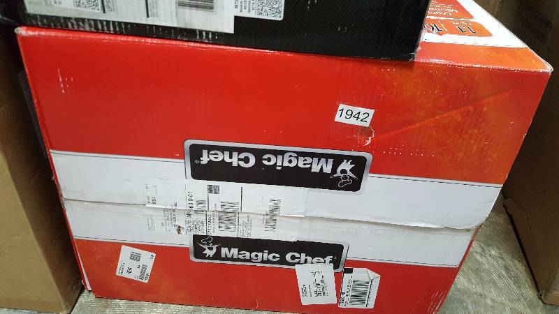 Magic Chef 1.1 cu. ft. 1000-Watt Microwave Oven - Black
