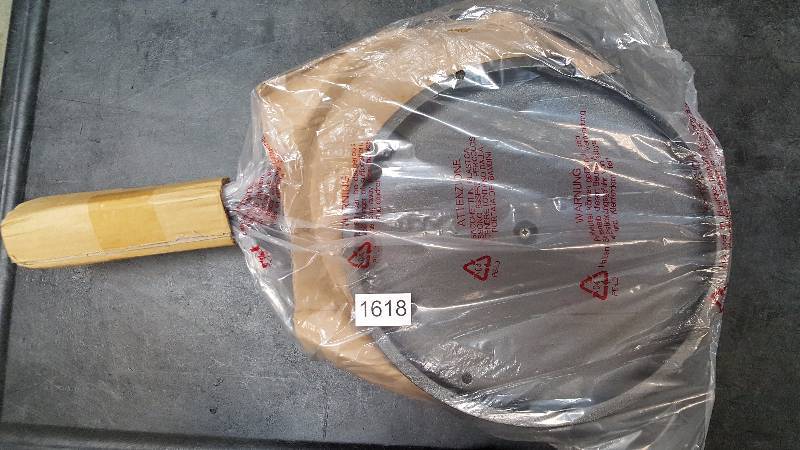 Chefs Mark 12 Pre-seasoned Cast Iron Chicken Fryer with Lid