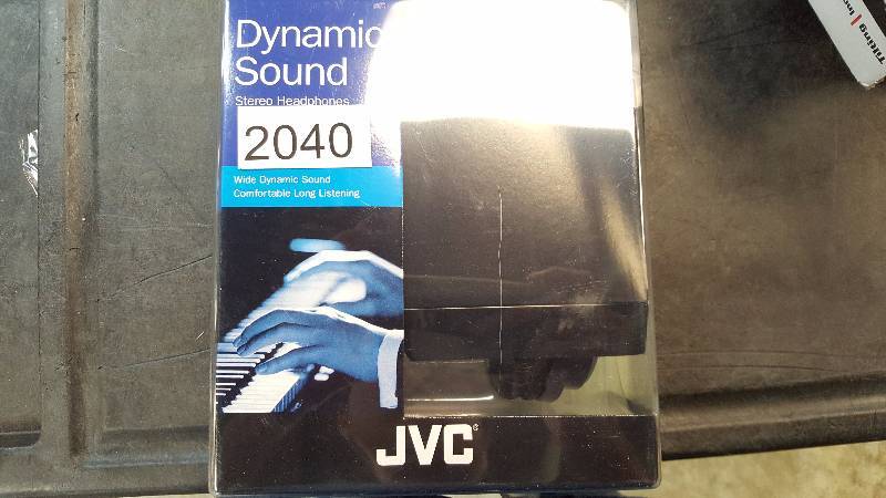 lot 2040 image: JVC HARX500 Full-Size Headphones (Silver)