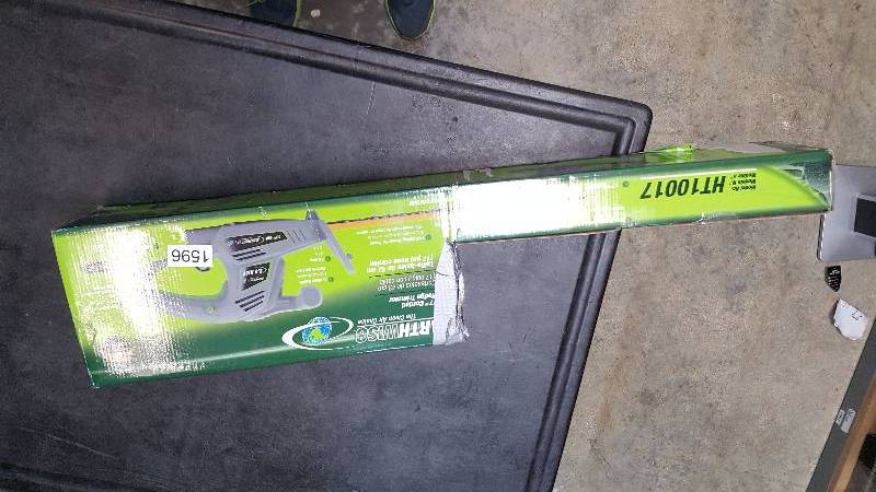 lot 1596 image: Earthwise 17 Electric Hedge Trimmer