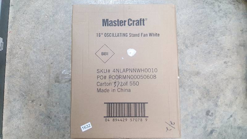 lot 1632 image: Master Craft 16 Oscillating Stand Fan White