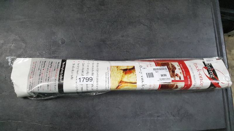 lot 1799 image: Madison Ind. Tuck Once Slipcover Grip - Sofa