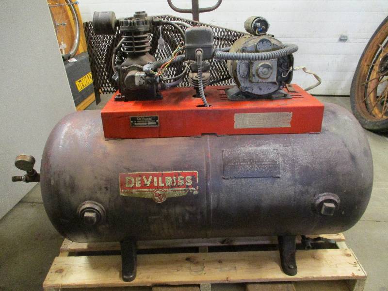 lot 1 image: Air Compressor