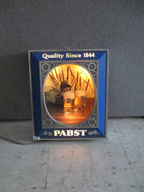 lot 28 image: Lighted Pabst Beer Sign