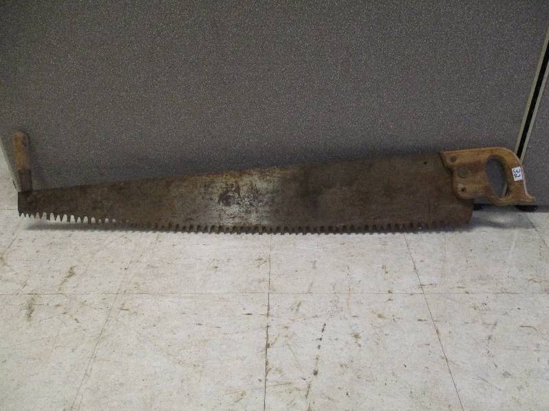 lot 32 image: Antique 2 man Saw