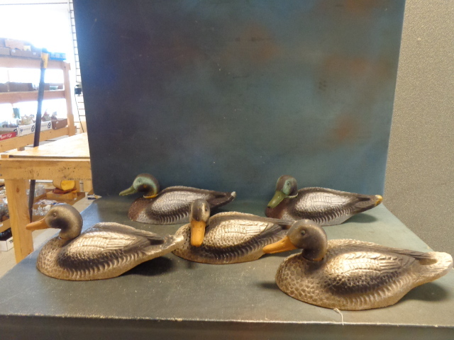 lot 40 image: Duck Decoys