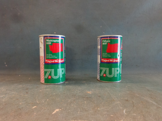 lot 44 image: Bicentennial 7up Cans