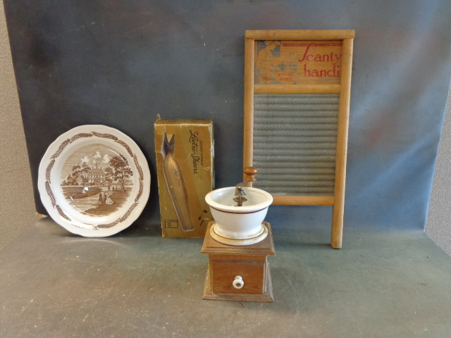 lot 58 image: Vintage Items