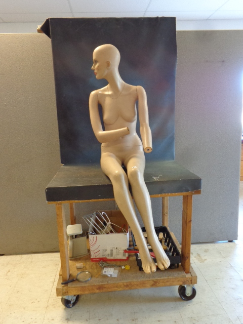 lot 61 image: Mannequin