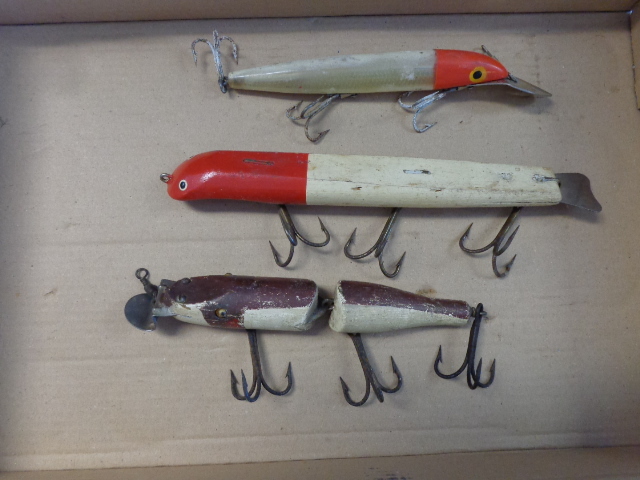 lot 83 image: Vintage fishing Lures