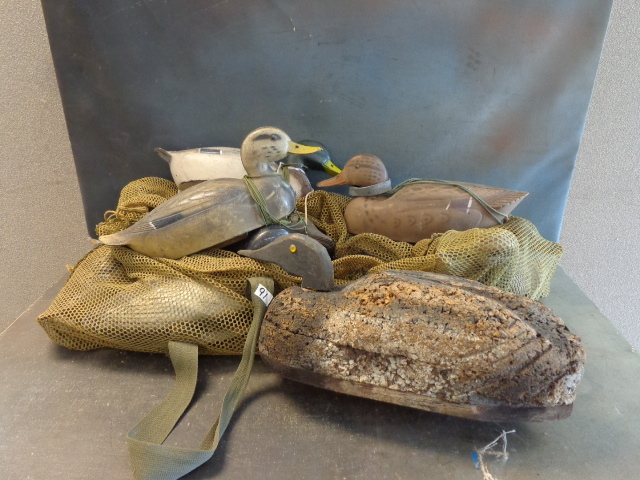 lot 91 image: Duck Decoys