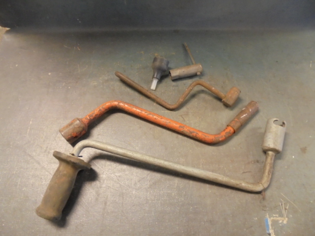 lot 118 image: Motor Cranks