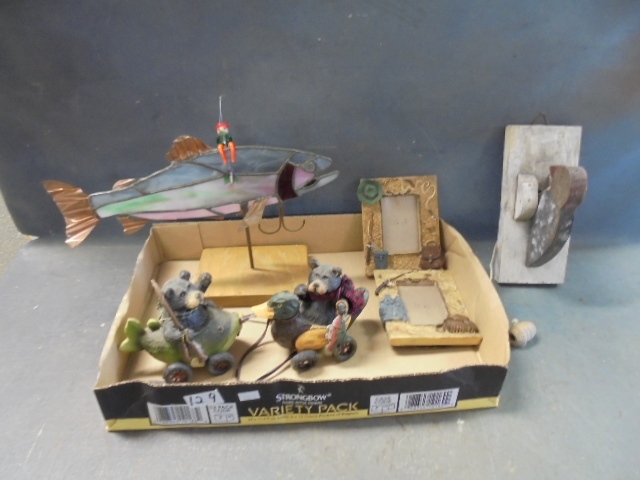 lot 129 image: Fishing Decor