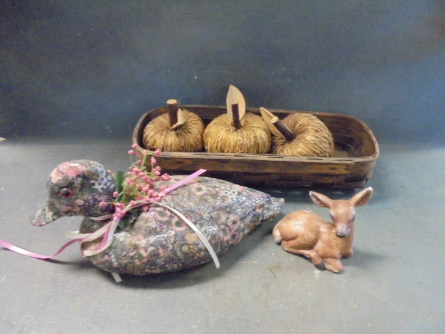 lot 132 image: Miscellaneous Decor