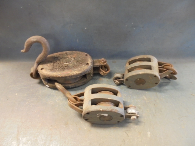 lot 134 image: Vintage Block and Tackle
