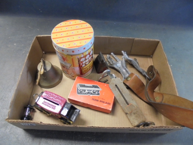 lot 146 image: Miscellaneous Decor