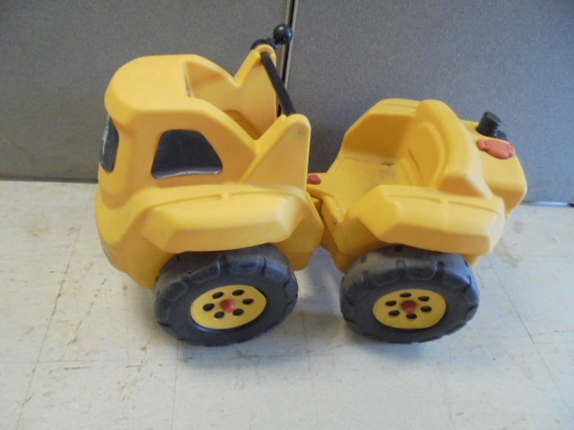 lot 156 image: Childs Pedal Truck