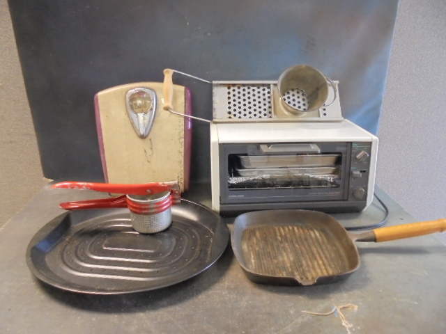 lot 181 image: Toaster Oven and Vintage Items