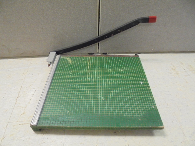 lot 49 image: Handcrest Paper Cutter