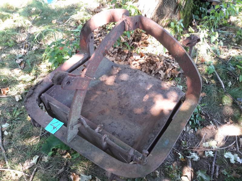 lot 4 image: Dirt Bucket