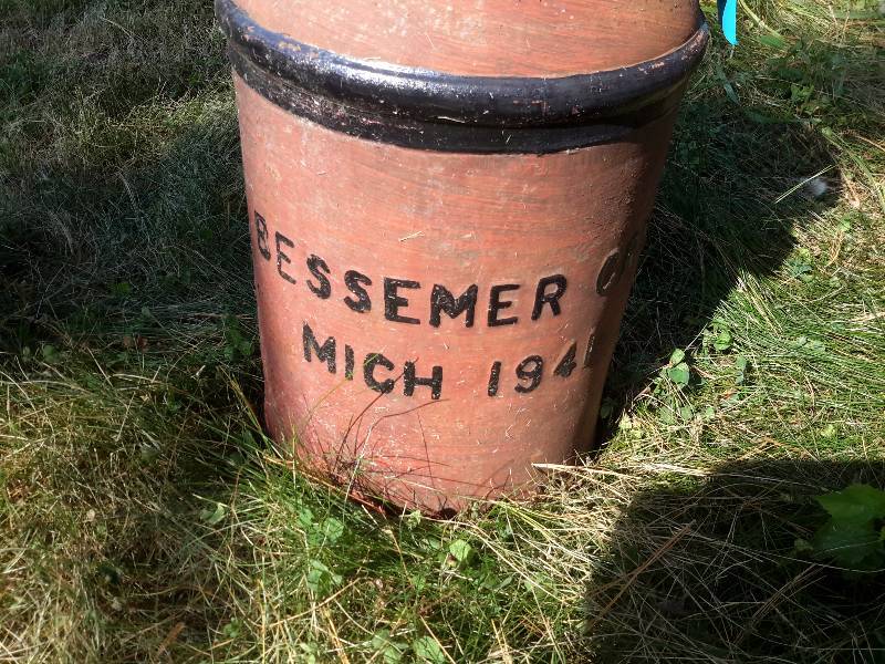 lot 47 image: Small Vintage milk Can