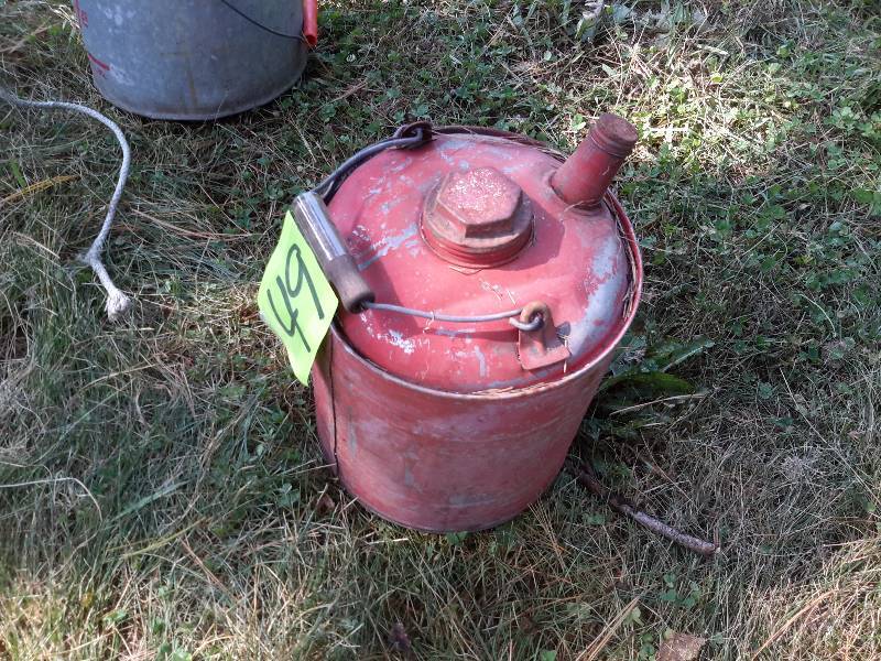 lot 49 image: Small Vintage Gas Can.. No writing.
