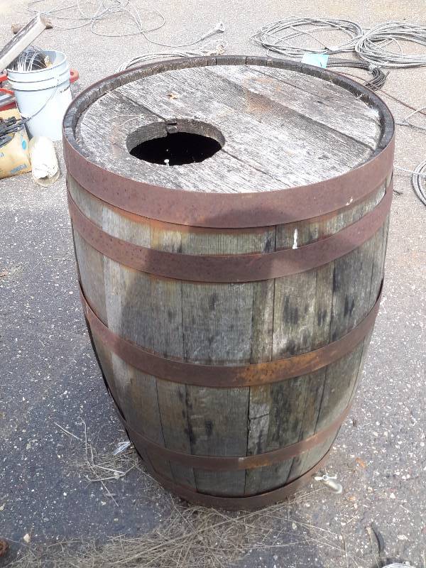 lot 2 image: Oak Whisky Barrel