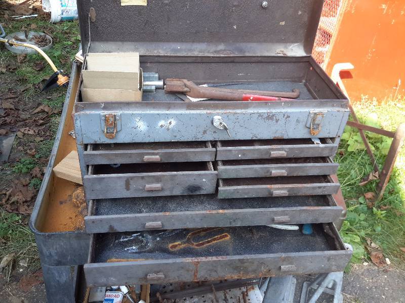 lot 29 image: Vintage Tool Box..