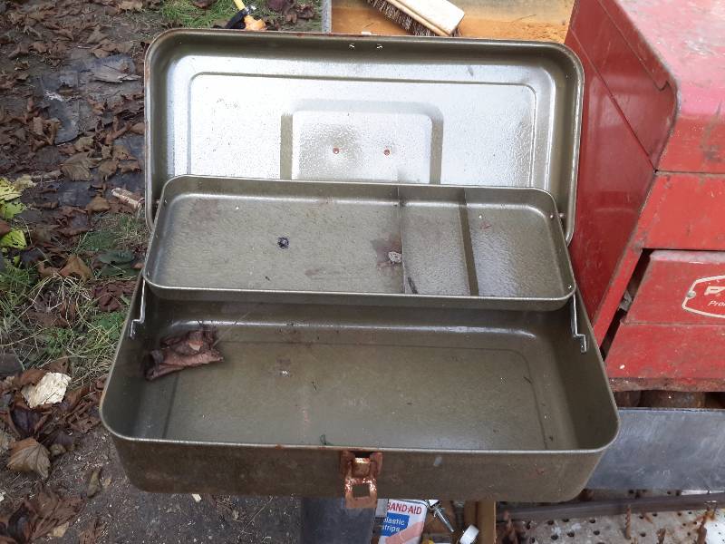 lot 30 image: 2 metal tool boxes as shown.