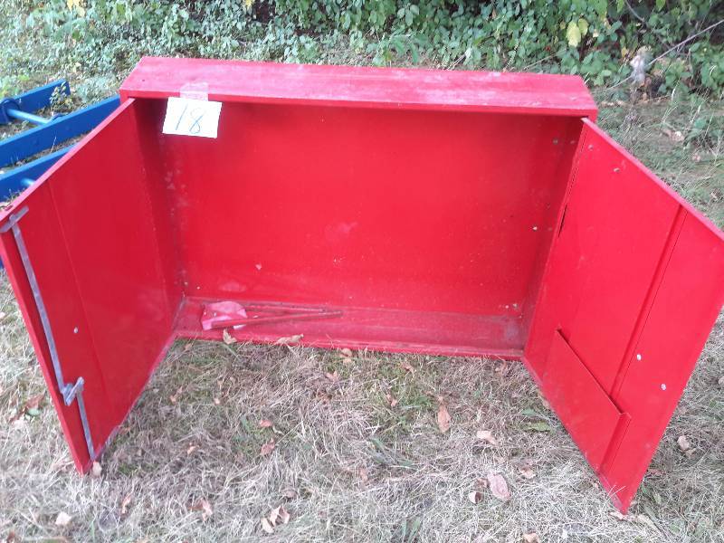 lot 18 image: SNAPON Wall Storage Cabinet