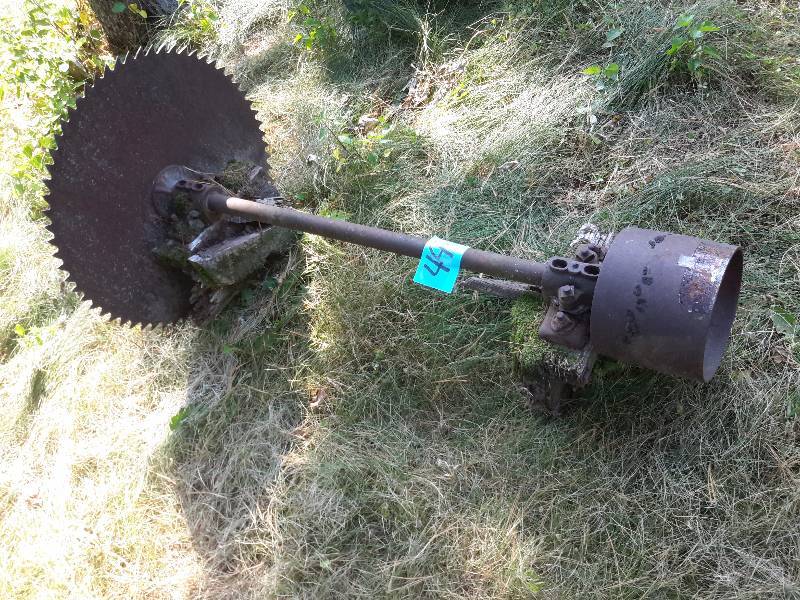 lot 44 image: Antique Saw on Drive Shaft.. Includes 2 belt drives