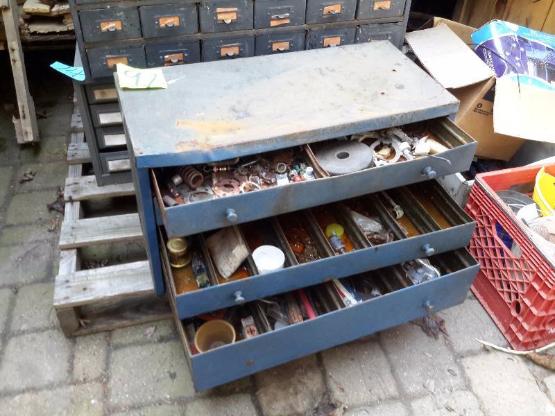 lot 97 image: Tool box..