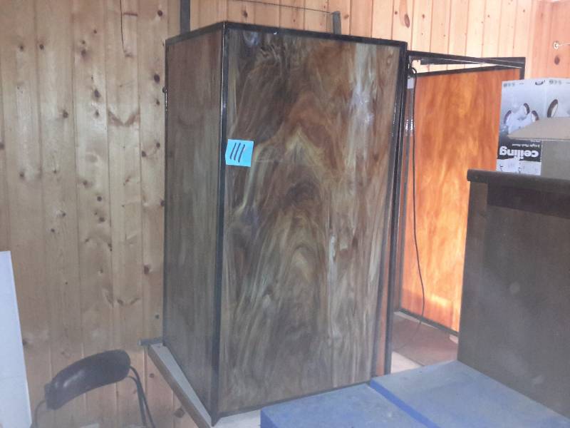 lot 111 image: 2, Amber swirrel light boxes.
