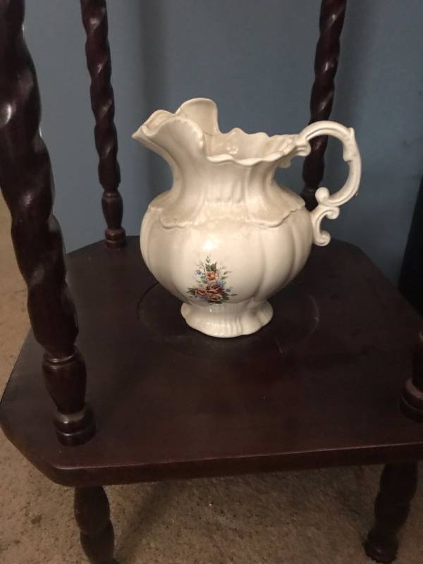 lot 128 image: Vintage Pitcher, Bowl  and Stand with Mirror